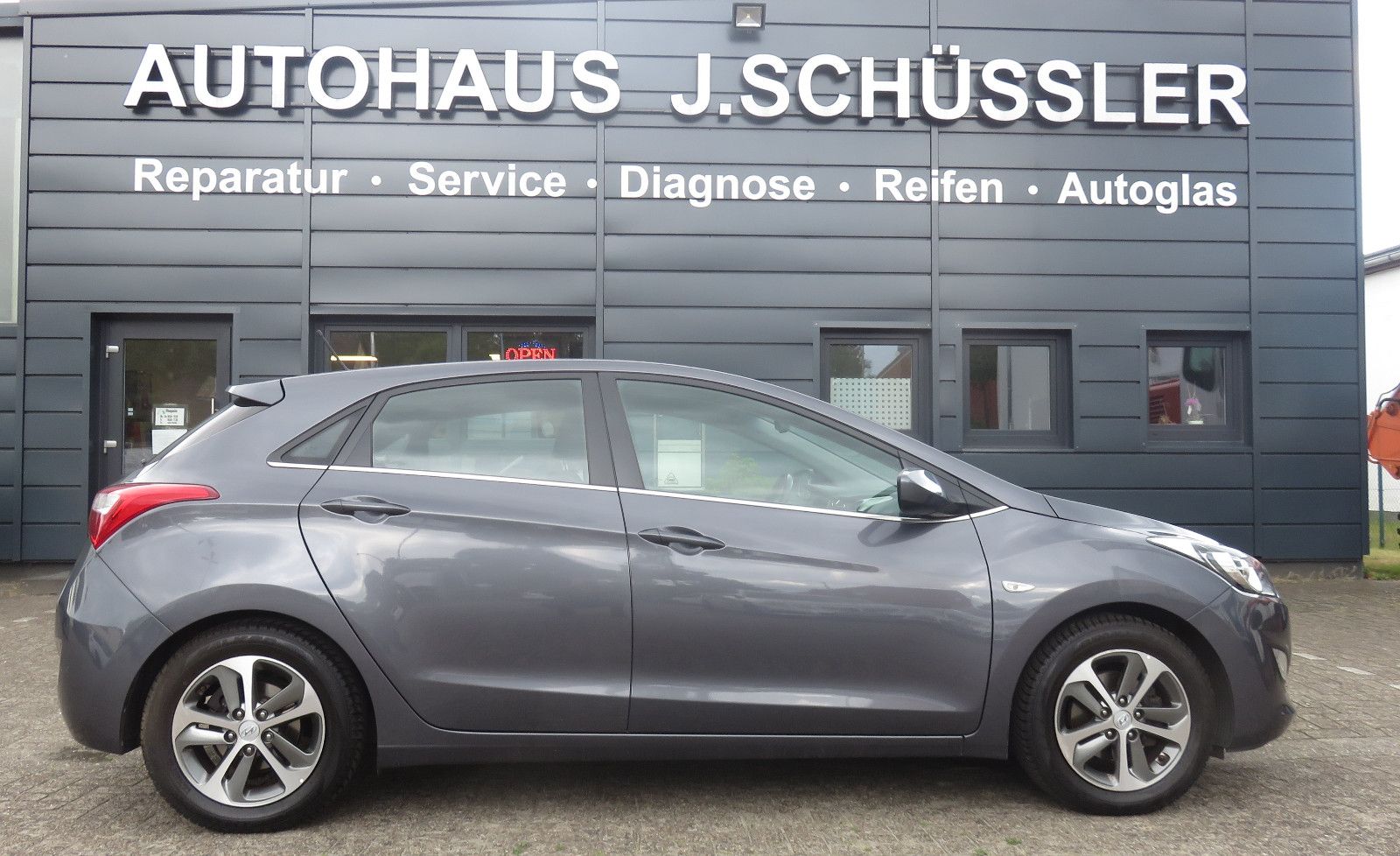 HYUNDAI i30