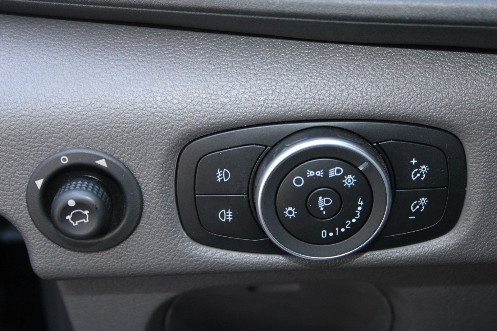 Fahrzeugabbildung Bürstner Ford SIGNEO Automatik + AHK SOFORT LIEFERBAR