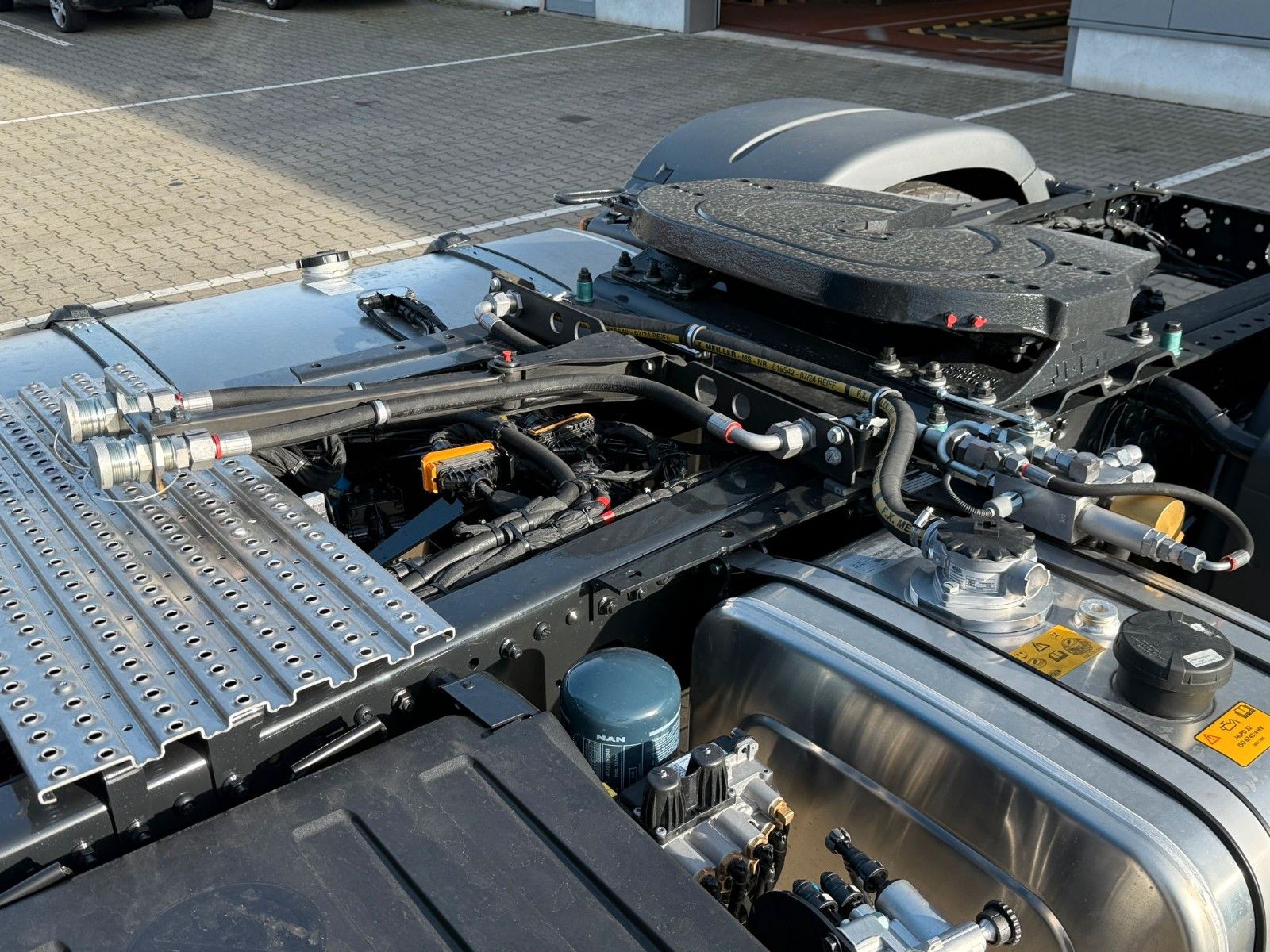 Fahrzeugabbildung MAN TGX 18.520 BL 4x2H Kommunal Hydr. Winterdienst