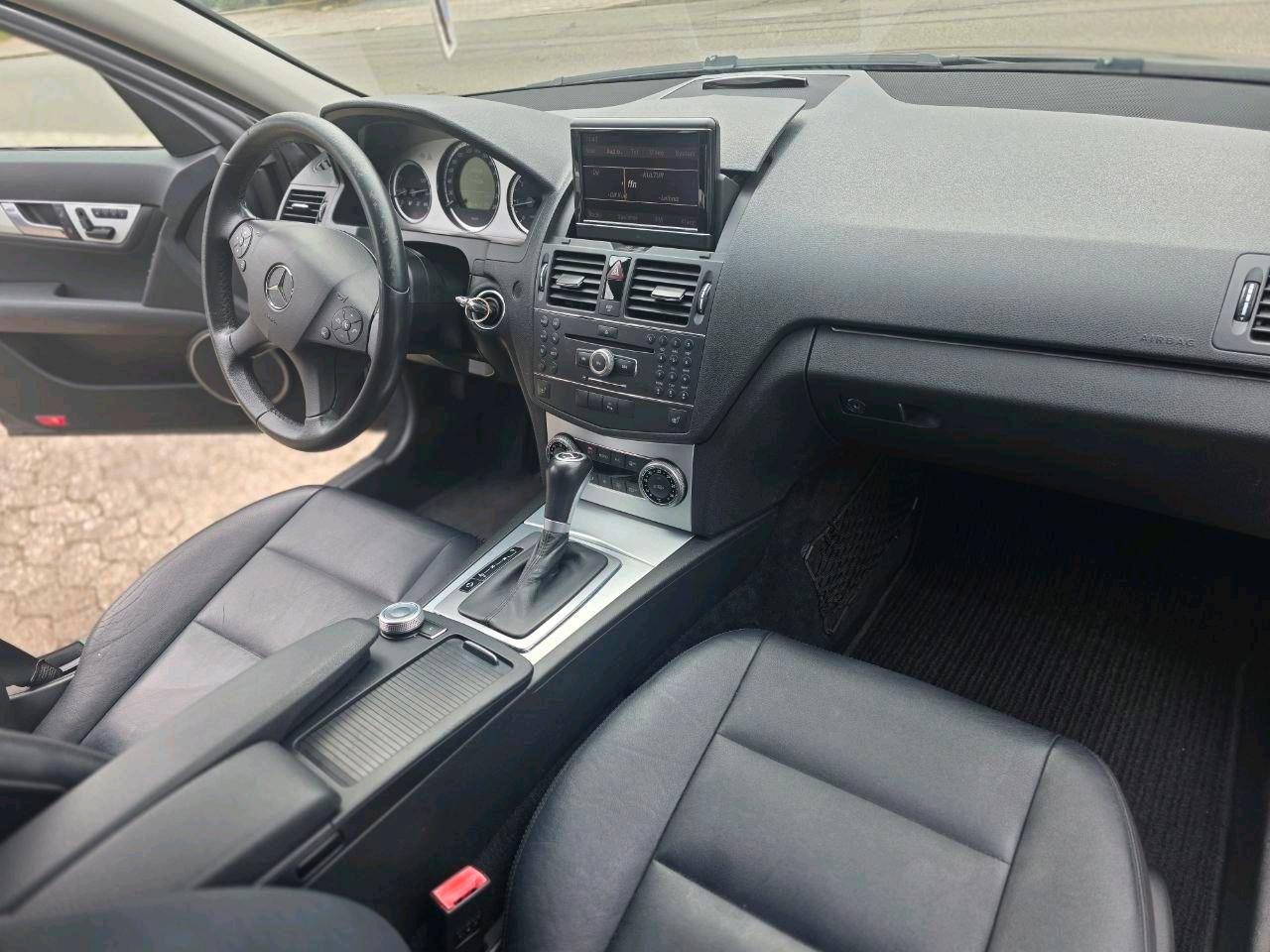 Mercedes-Benz 220 2009 — photo 15