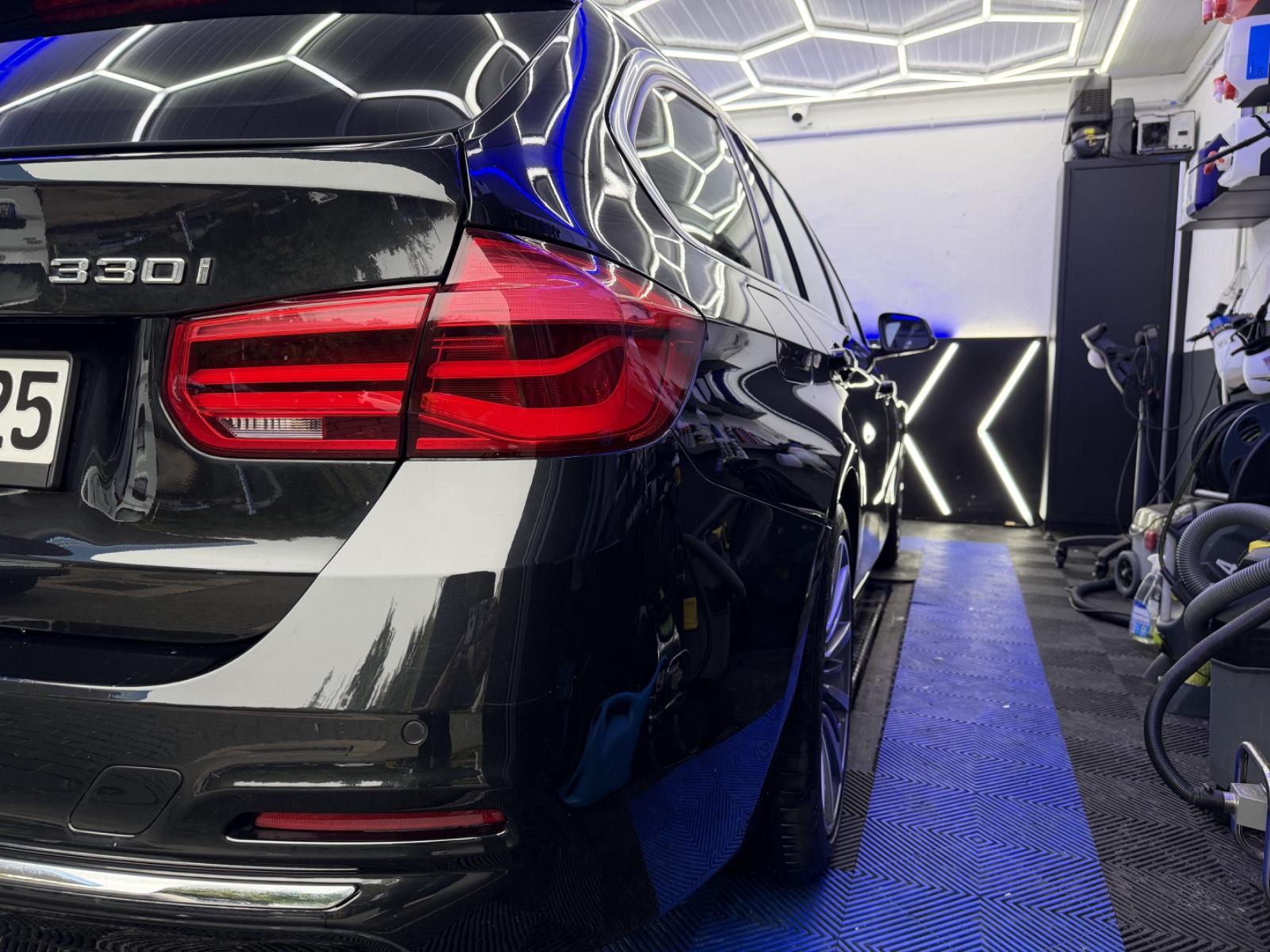 BMW 330i  Touring Luxury Line P. Auto. Lux...
