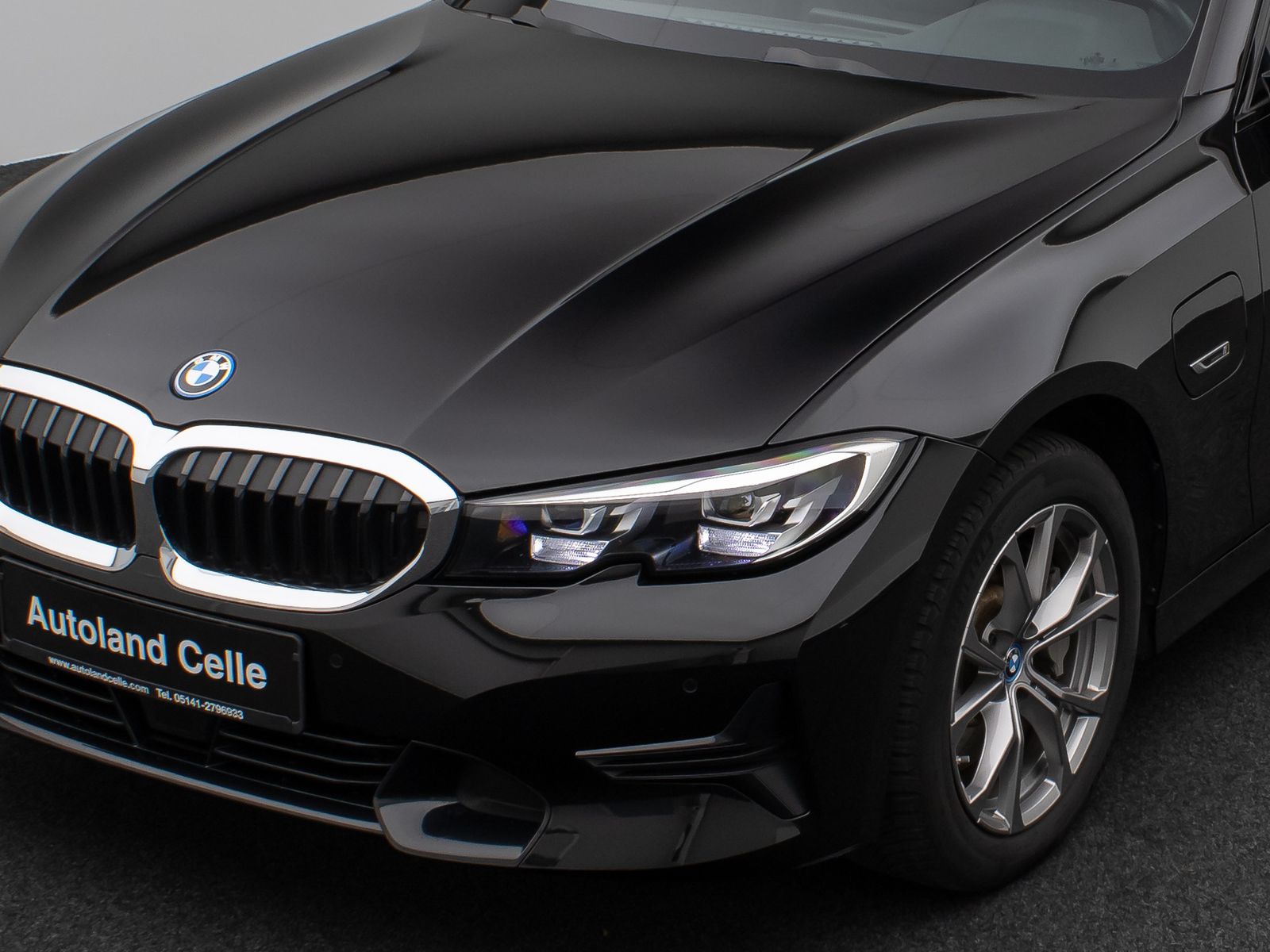 Fahrzeugabbildung BMW 330e Sport Line DAB HiFi WLAN Stop&Go PDC Alarm