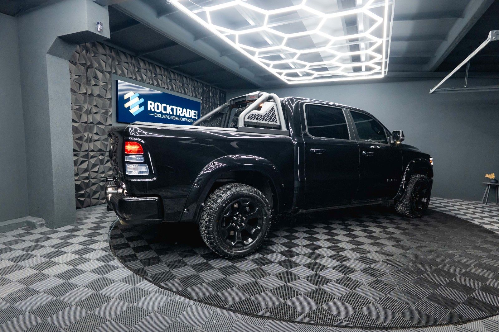 Fahrzeugabbildung Dodge RAM 5.7 V8 HEMI 4x4 OFFROAD Night Limited 19%