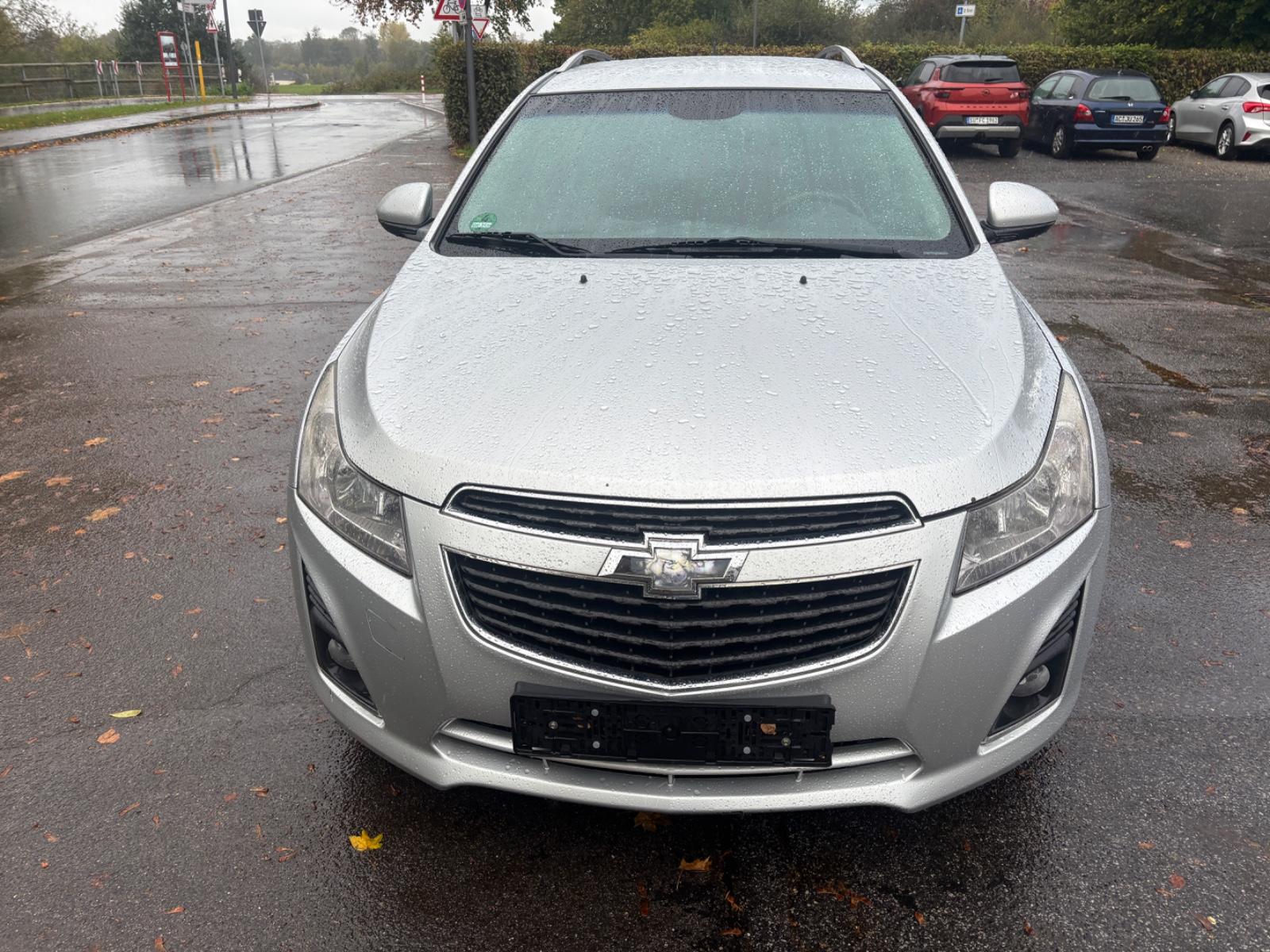 Chevrolet Cruze 2013 — interior