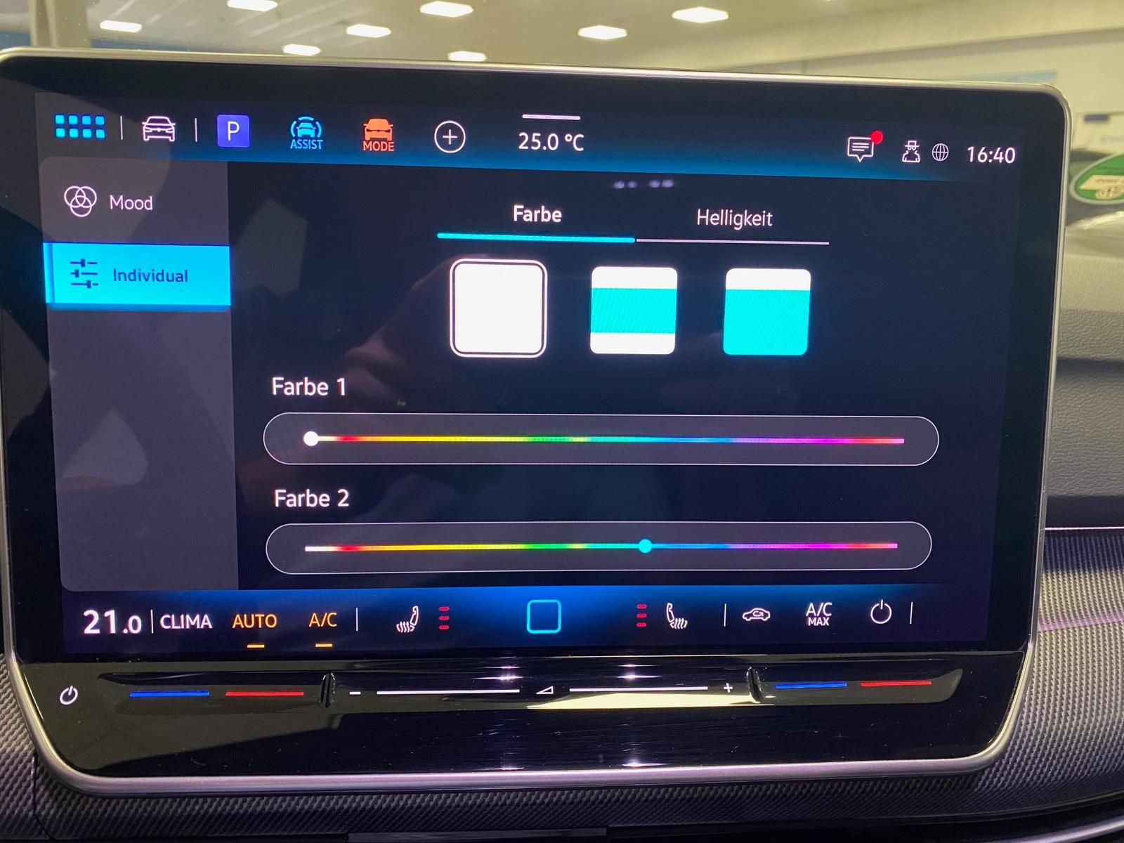 Fahrzeugabbildung Volkswagen Golf 1.5 eTSI R-Line DSG+ACC+360°+HUD+HARMAN KAR