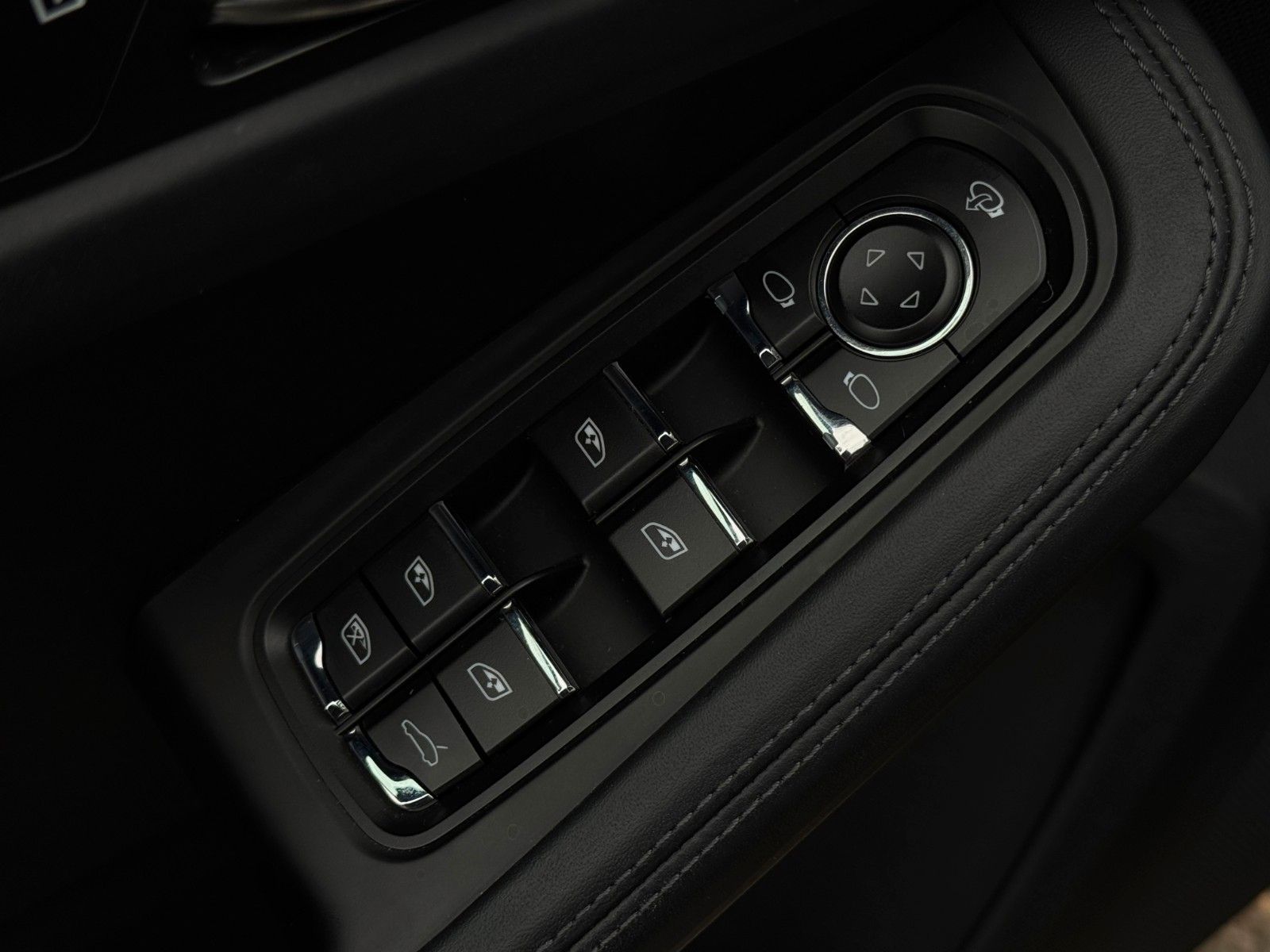 Fahrzeugabbildung Porsche Macan GTS PASM Chrono Carbon Pano Bose Std-HZG