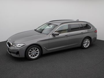 Fahrzeugabbildung BMW 520d Kamera HUD DAB Lenkrhzg Massage AHK Alarm