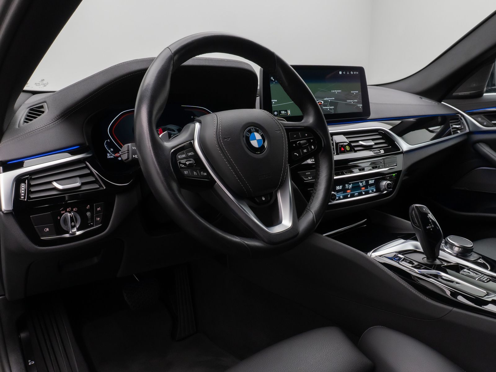Fahrzeugabbildung BMW 530d xD  Luxury Line Kamera DAB H/K Lenkrhzg AHK
