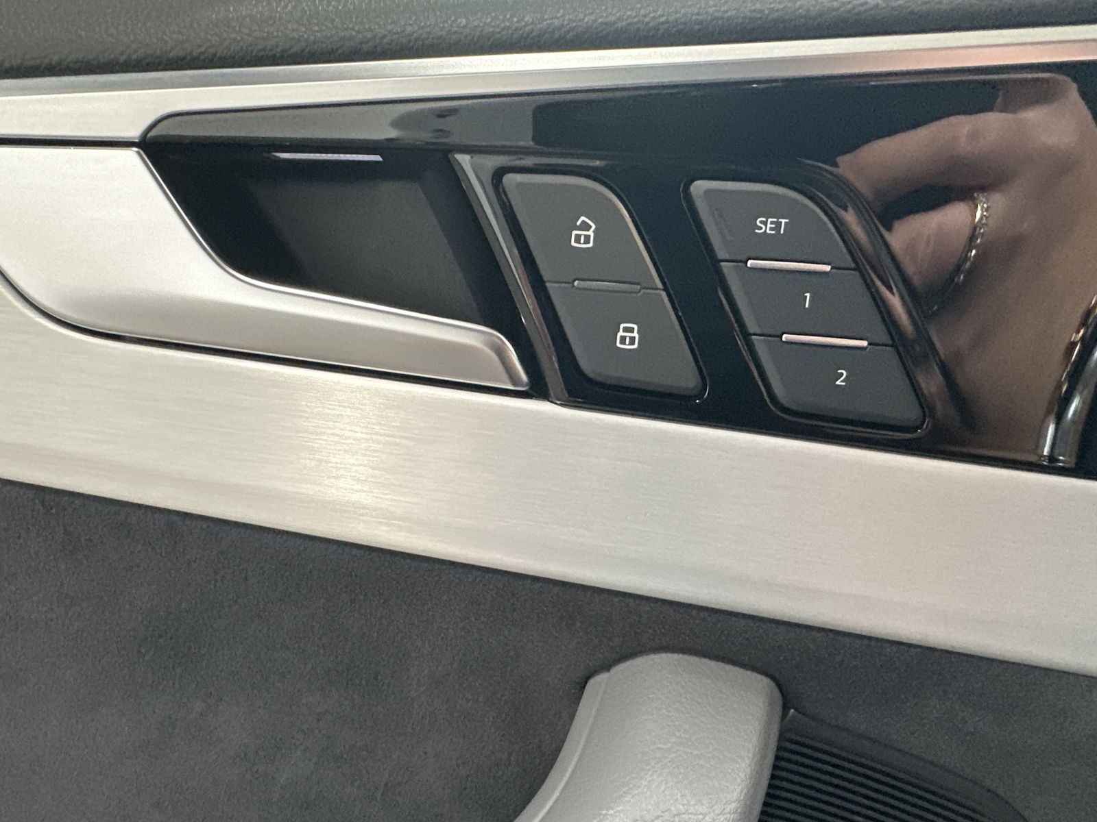 Fahrzeugabbildung Audi A4 Avant 40 TDI S-Line NAV+MATRIX+ACC+STHZG+18ZO