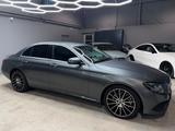 Mercedes-Benz E 220D AVANTG./LED/SHZ/TOTWINKEL/KAM - Mercedes-Benz E 220: Limousine