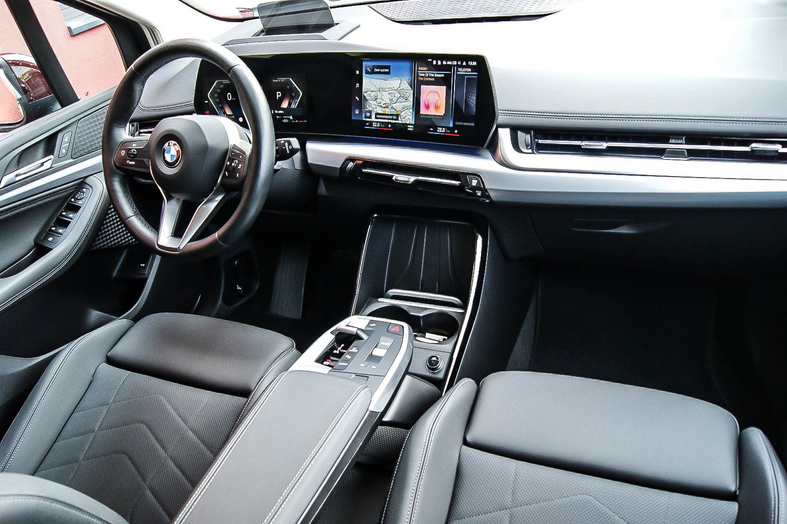 Fahrzeugabbildung BMW 223 Active Tourer i xDrive LEDER HEAD-UP WINTER