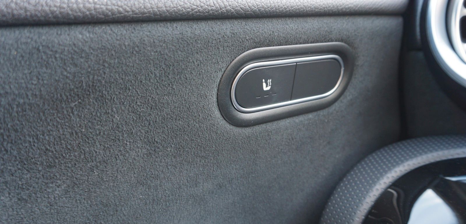 Fahrzeugabbildung Mercedes-Benz A 200 AMG Line,Navi, Keyless,Night-Pak,Panorama