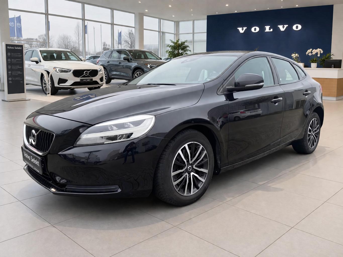 Volvo V40 T2 Momentum - NAVI + LED