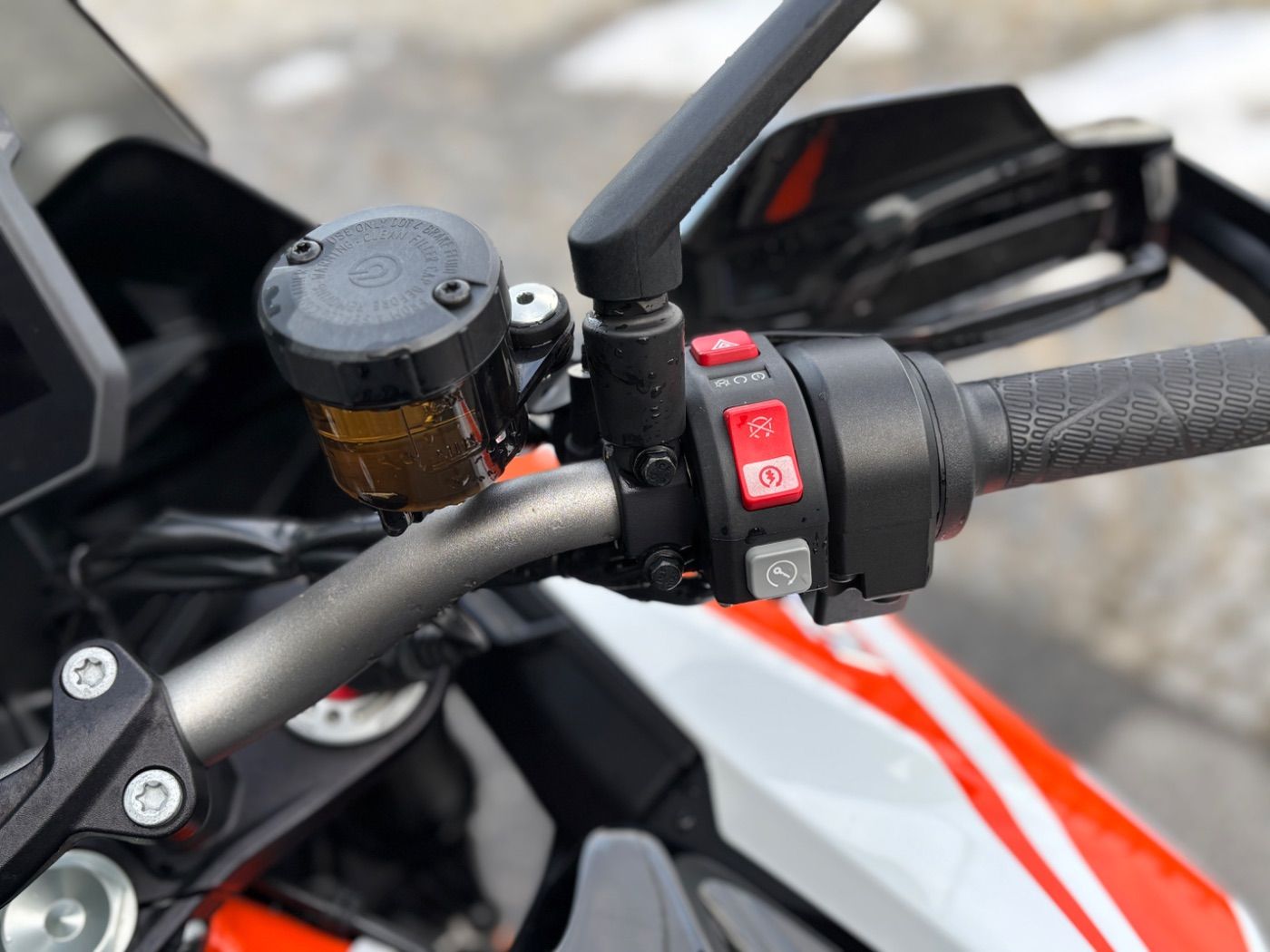 Fahrzeugabbildung KTM 1290 Super Duke GT mit Trackpack Mivv Sportauspu