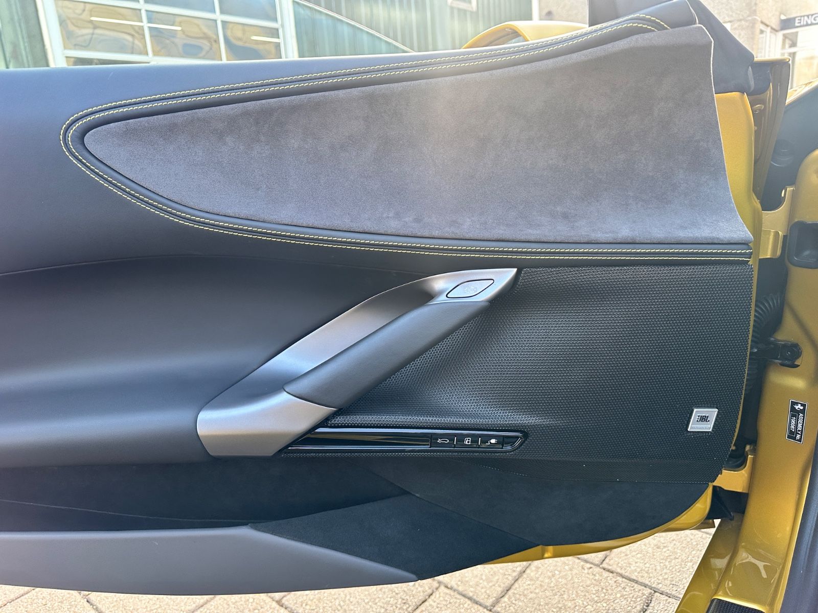 Fahrzeugabbildung Ferrari SF90 Spider*voll Carbon*Lift*Racing-Sitze*JBL*