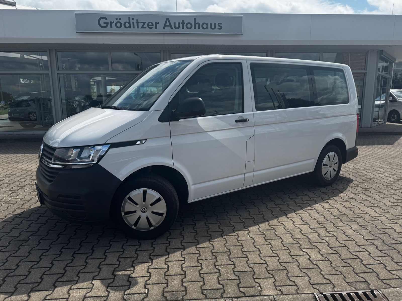 Volkswagen Transporter T6.1 Kombi 2,0 TDI Klima+|9-Sitze imagem 2