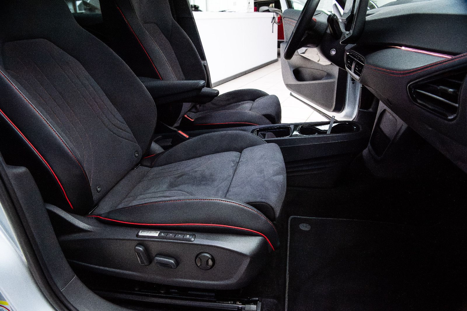 Fahrzeugabbildung Volkswagen ID.3GTX 210kW+Pano+Wäpu+AHK+MATRIX+LHZ+NAVI+ACC