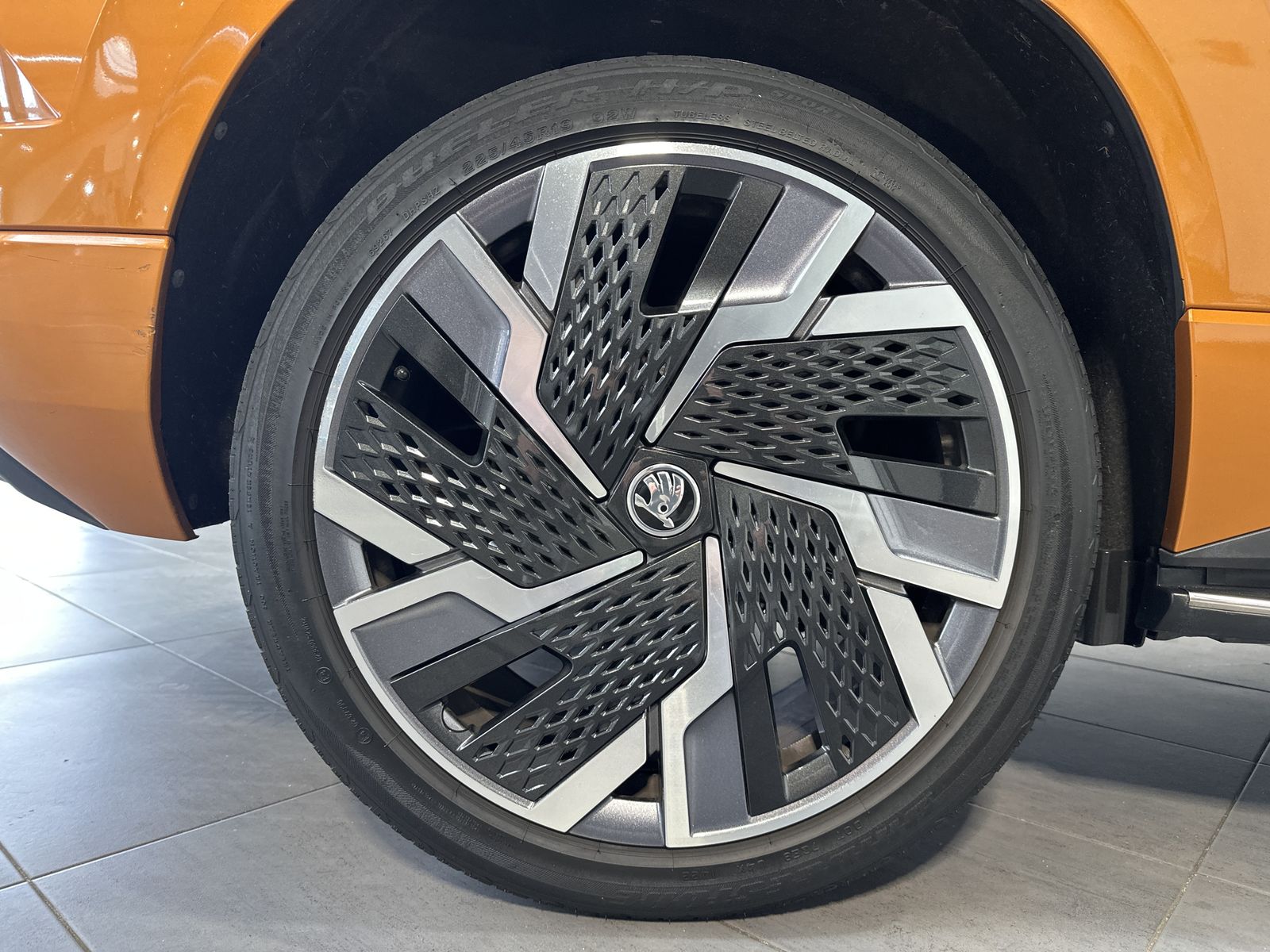 Fahrzeugabbildung SKODA Karoq 2.0 TSI DSG Sportline 4x4 NAV+LED+VCOCK+DC