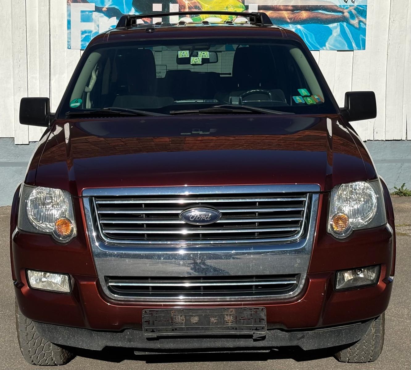 Ford Explorer 2010 — interior