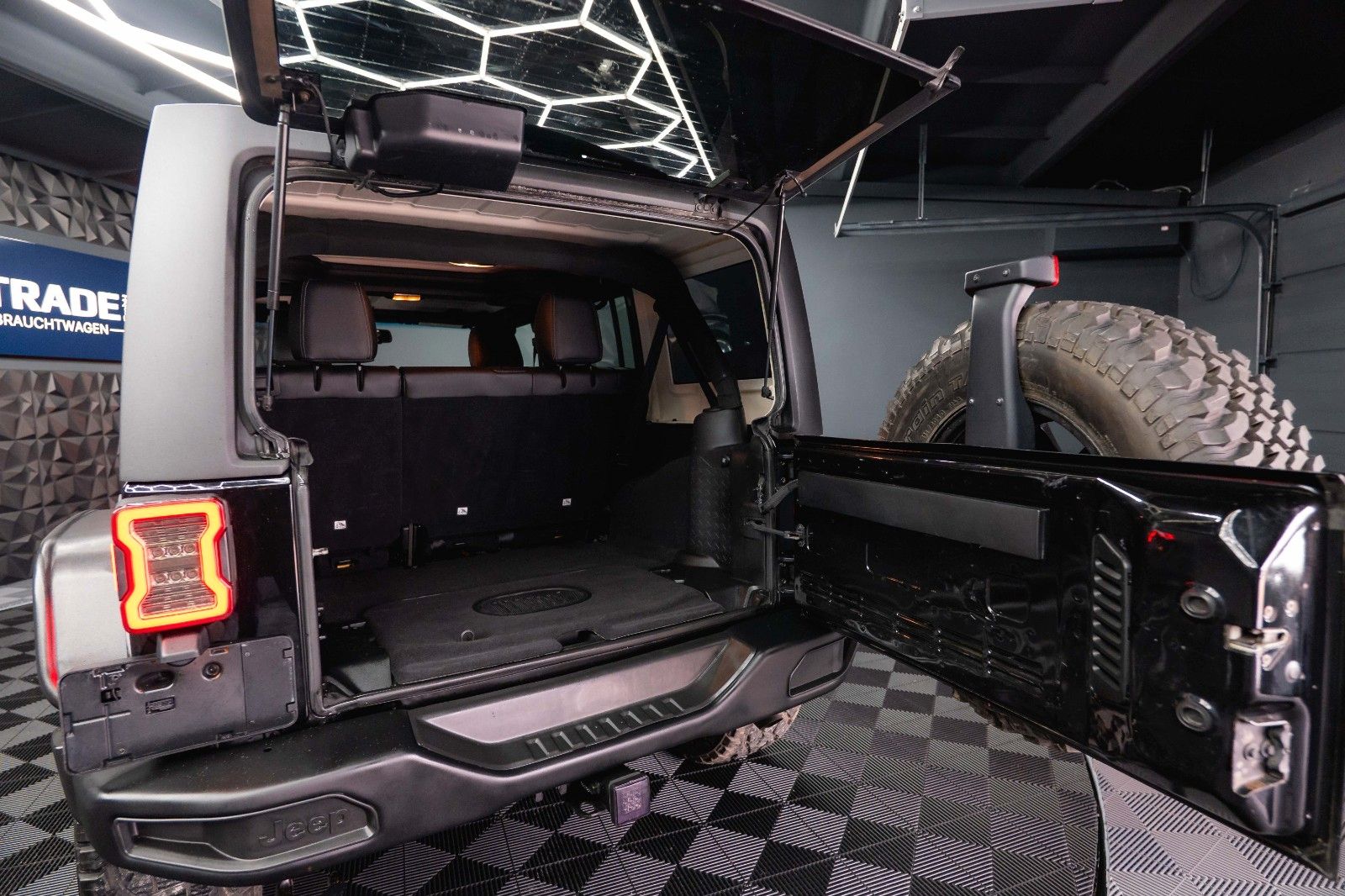 Fahrzeugabbildung Jeep Wrangler 3.6 V6 UNLIMITED SPORT OFFROAD 4x4 LED