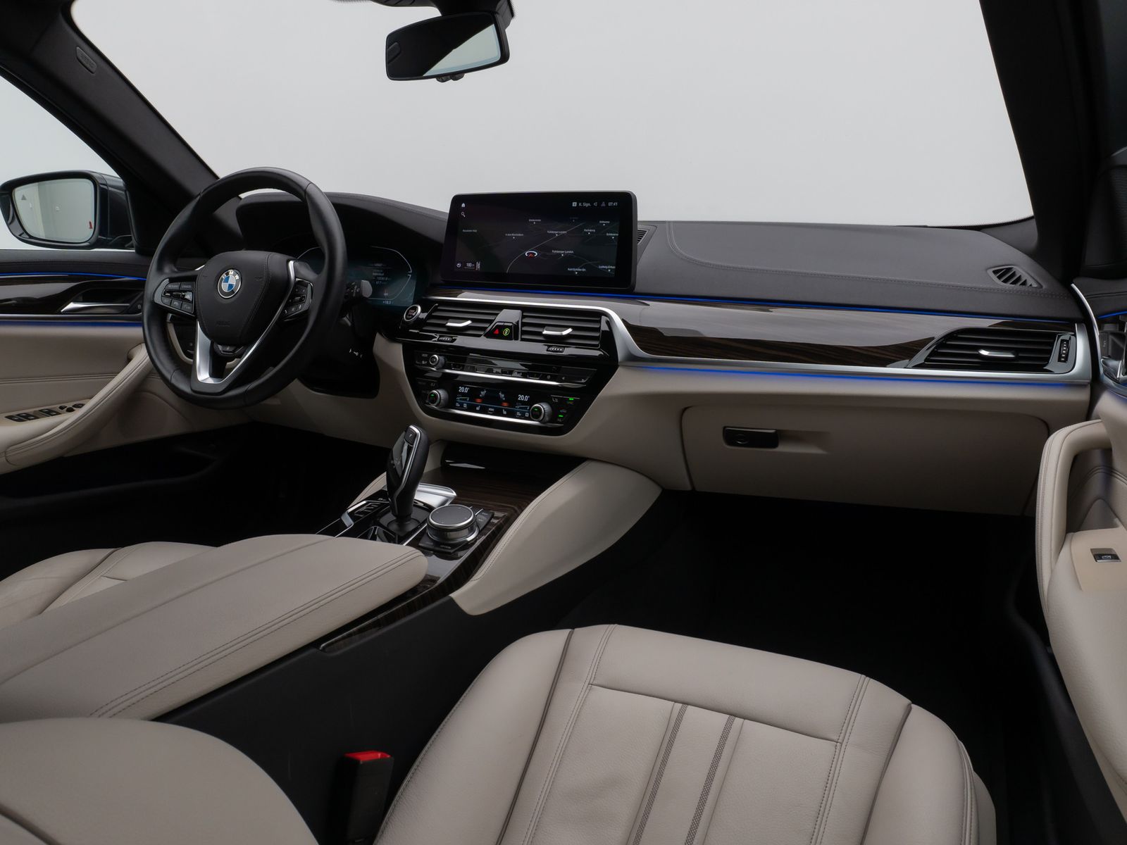 Fahrzeugabbildung BMW 530d LuxuryLine Laser HUD DAB HiFi DisKey 19Zoll