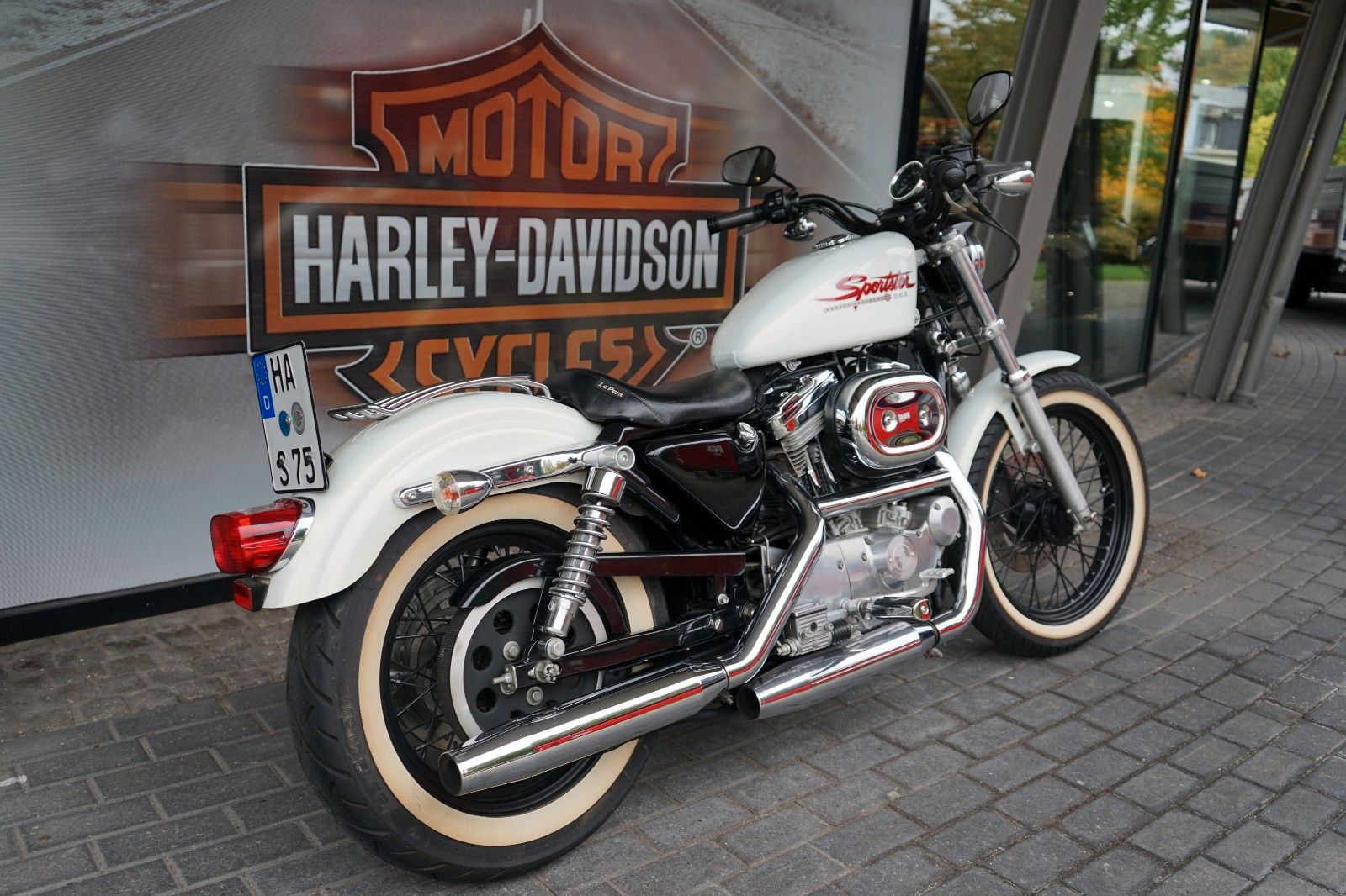 Fahrzeugabbildung Harley-Davidson Sportster XLH 883 Hugger-Weiß-Wenig KM-Neuwertig