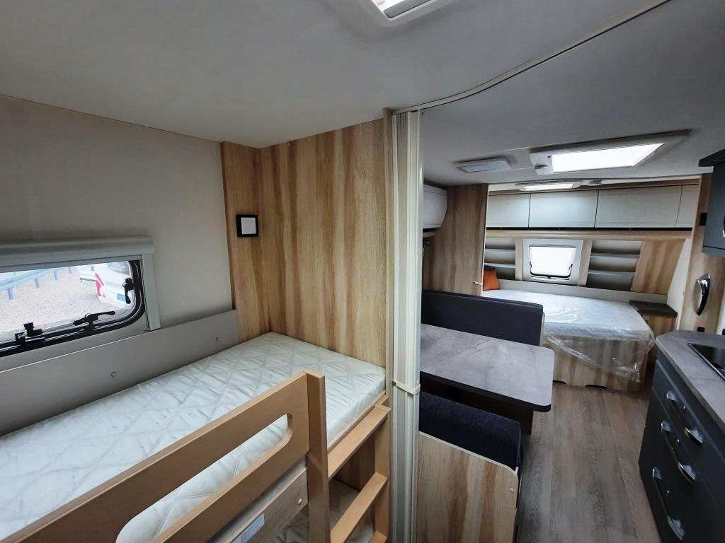 Fahrzeugabbildung Hobby De Luxe 545 KMF Verfüg./Auflastung 2.000 Kg