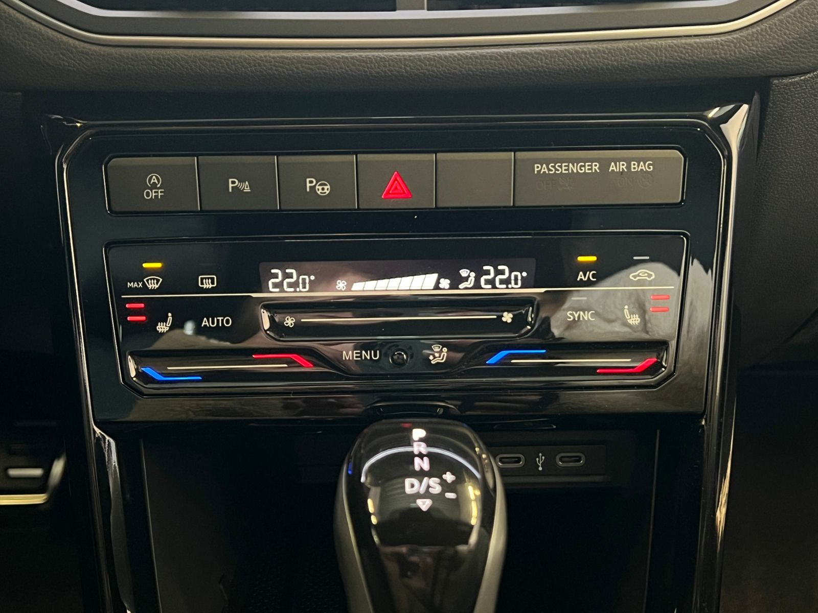 Fahrzeugabbildung Volkswagen T-Cross GOAL 1.0 TSI DSG *AHK,LED,Plus-Paket,17'