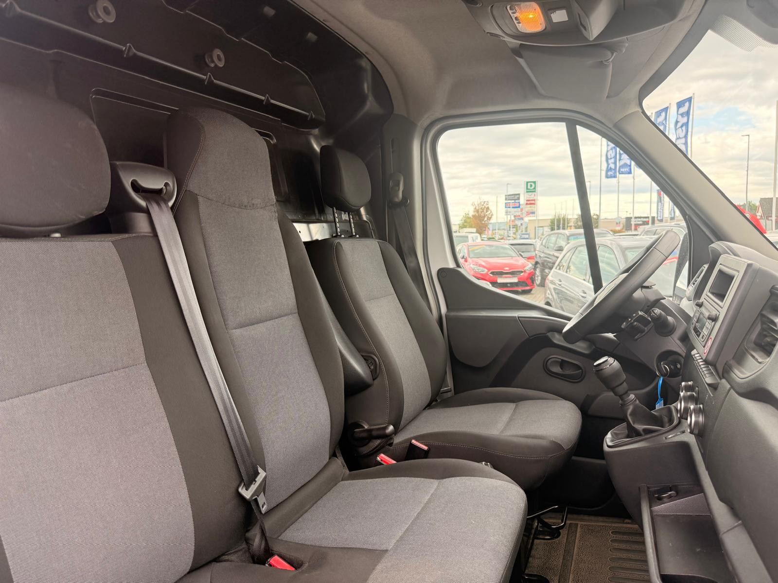 Fahrzeugabbildung Renault MasterIII Kasten L1H2 HKa 3,5t/1.HAND/SCHECKHEFT