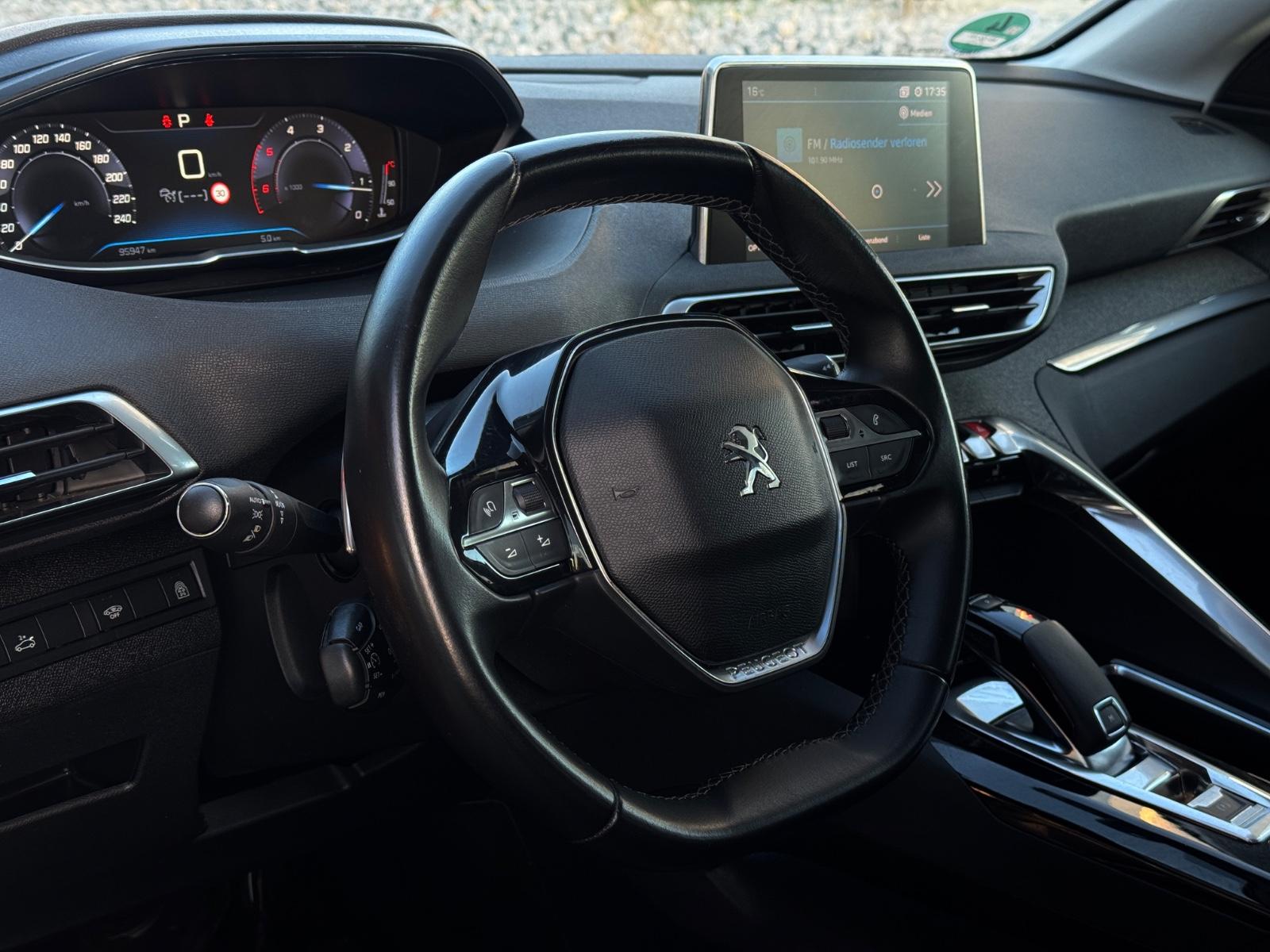 Peugeot 3008 KAMER-360°/LEDER/PANO/KeyLess/AHK+