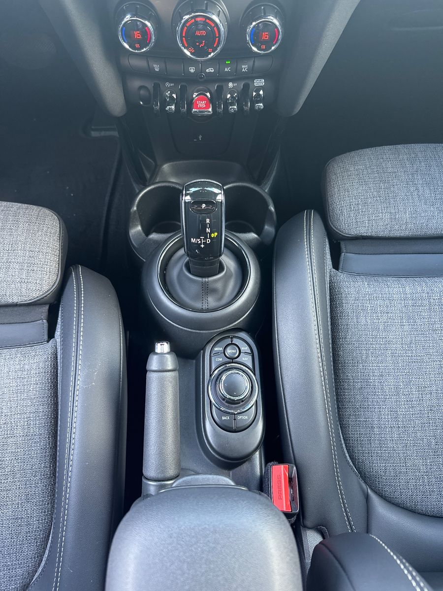 Fahrzeugabbildung MINI Cooper S Aut. Classic Trim NAV+LED+KEYLESS