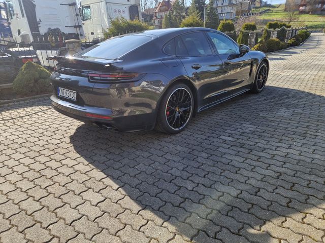 PORSCHE Panamera GTS