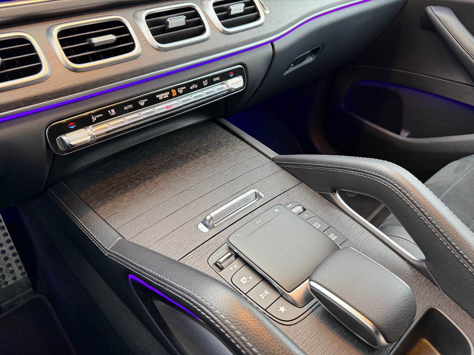 Fahrzeugabbildung Mercedes-Benz GLE 300d 4Matic*BURMESTER*MUTLIBEAM*AHK*WIDESCRE