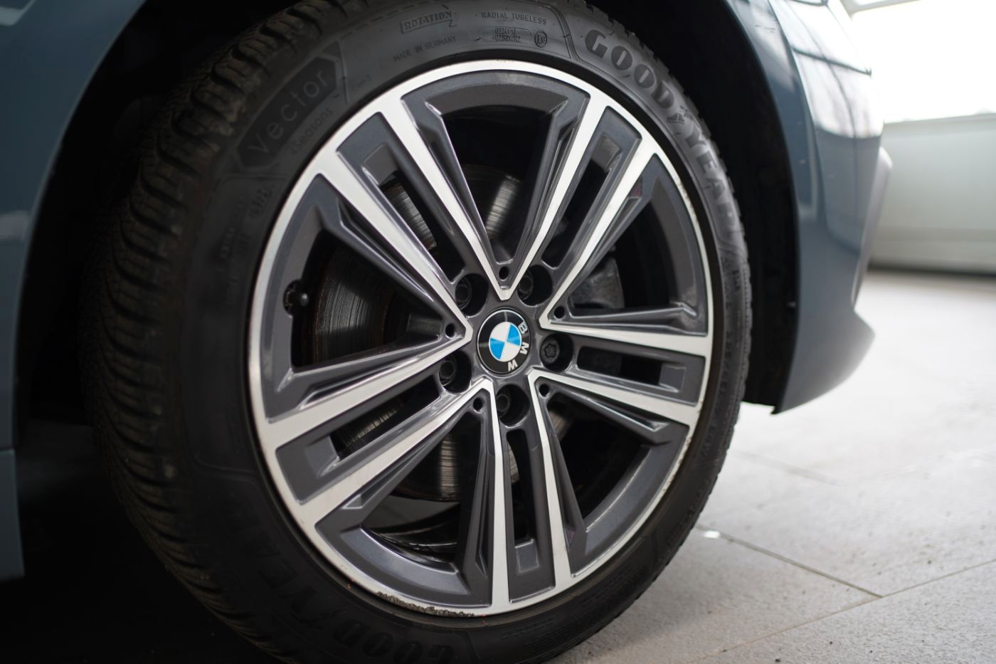 Fahrzeugabbildung BMW 118iA Advantage +LiveCockpitProf+Multi-Sport-Len