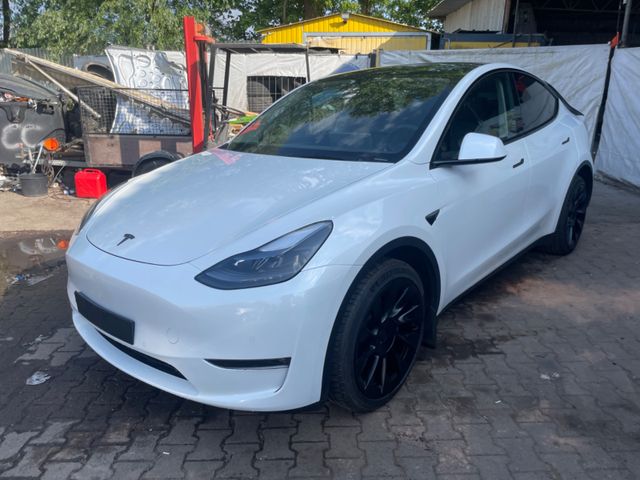 Tesla Model Y  AWD  MAXIMALE REICHWEITE DUAL