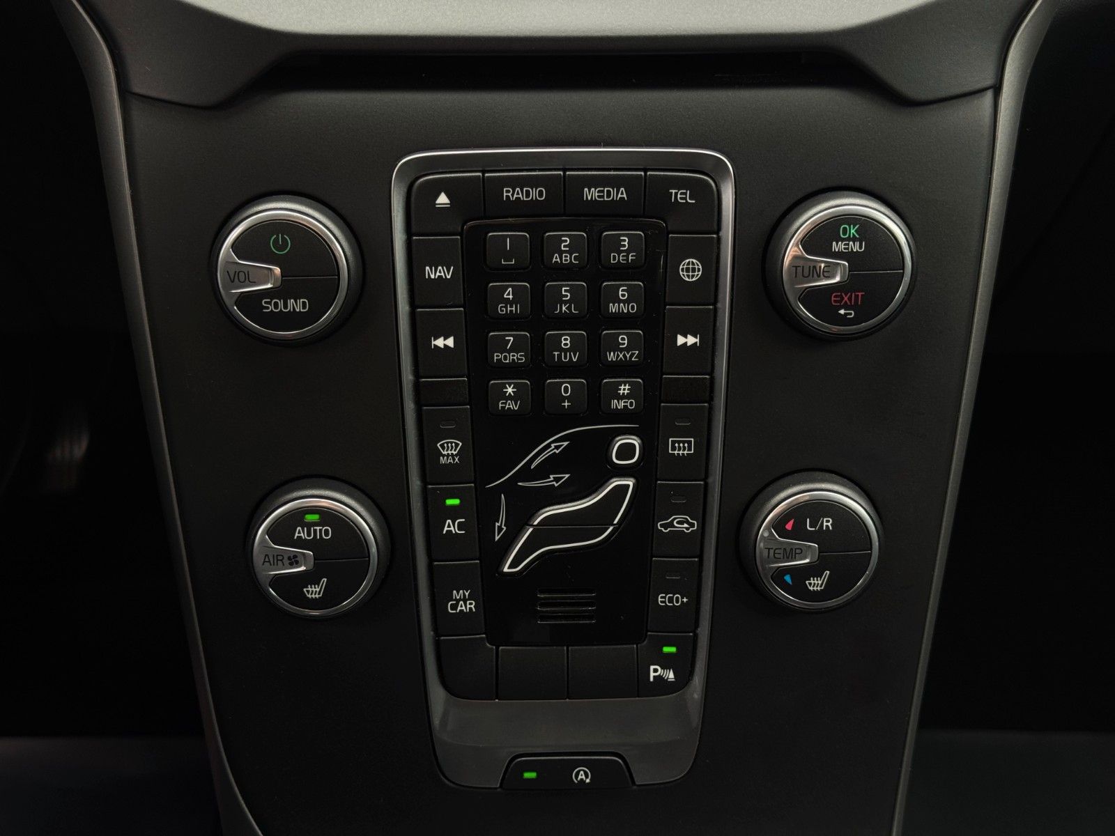 Fahrzeugabbildung Volvo V40 1.5 112kw/152ps Autom. Kam Temp Navi Sensus