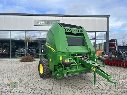 John Deere V451M