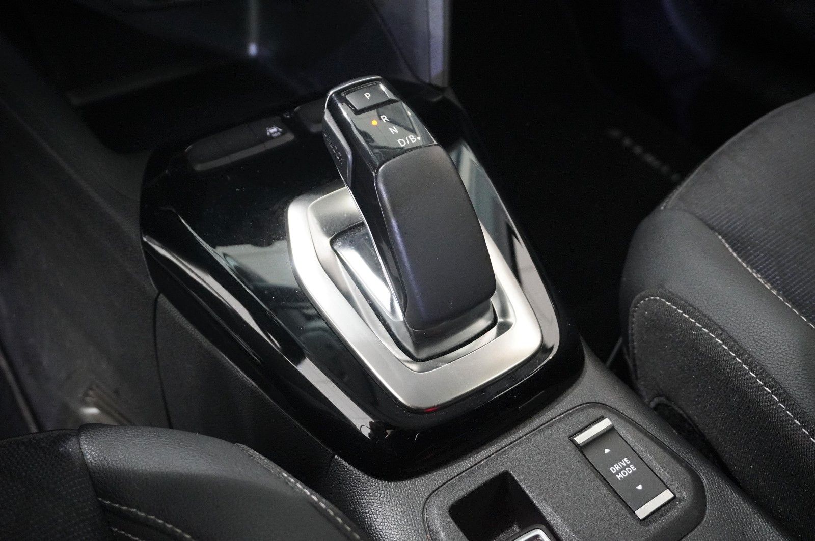 Fahrzeugabbildung Opel Corsa-e  ELEGANCE SHZ|16"ALU|PDC|SHZ|KAMERA
