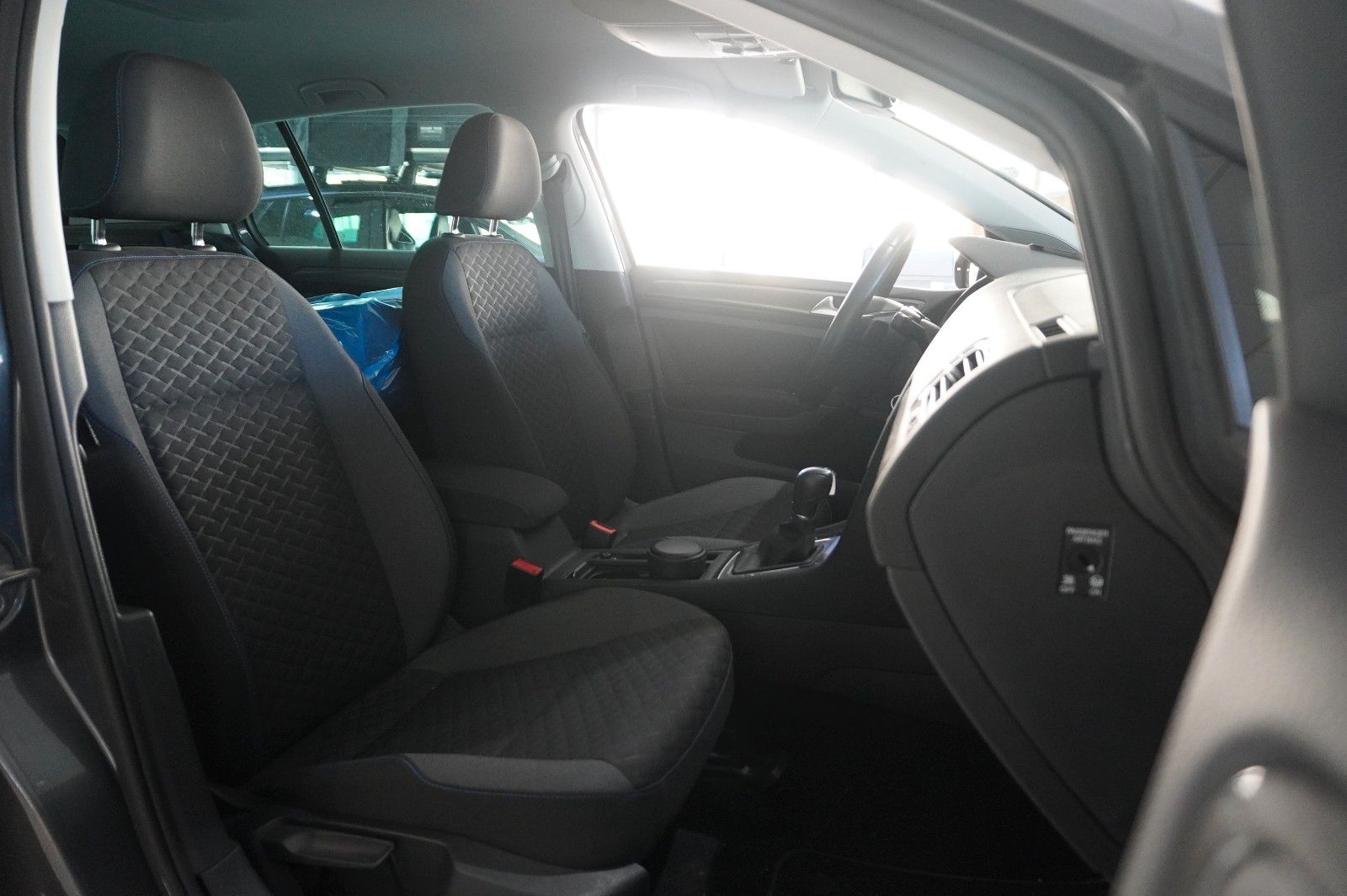 Fahrzeugabbildung Volkswagen Golf VII Lim. 2.0D JOIN NAVI/LED/KAMERA/DYNA./SH