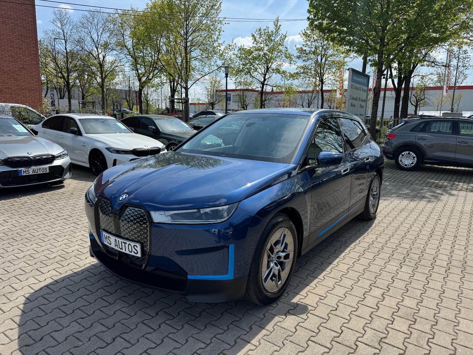 BMW iX 40 xDrive*Laser*AHK*360°*ACC