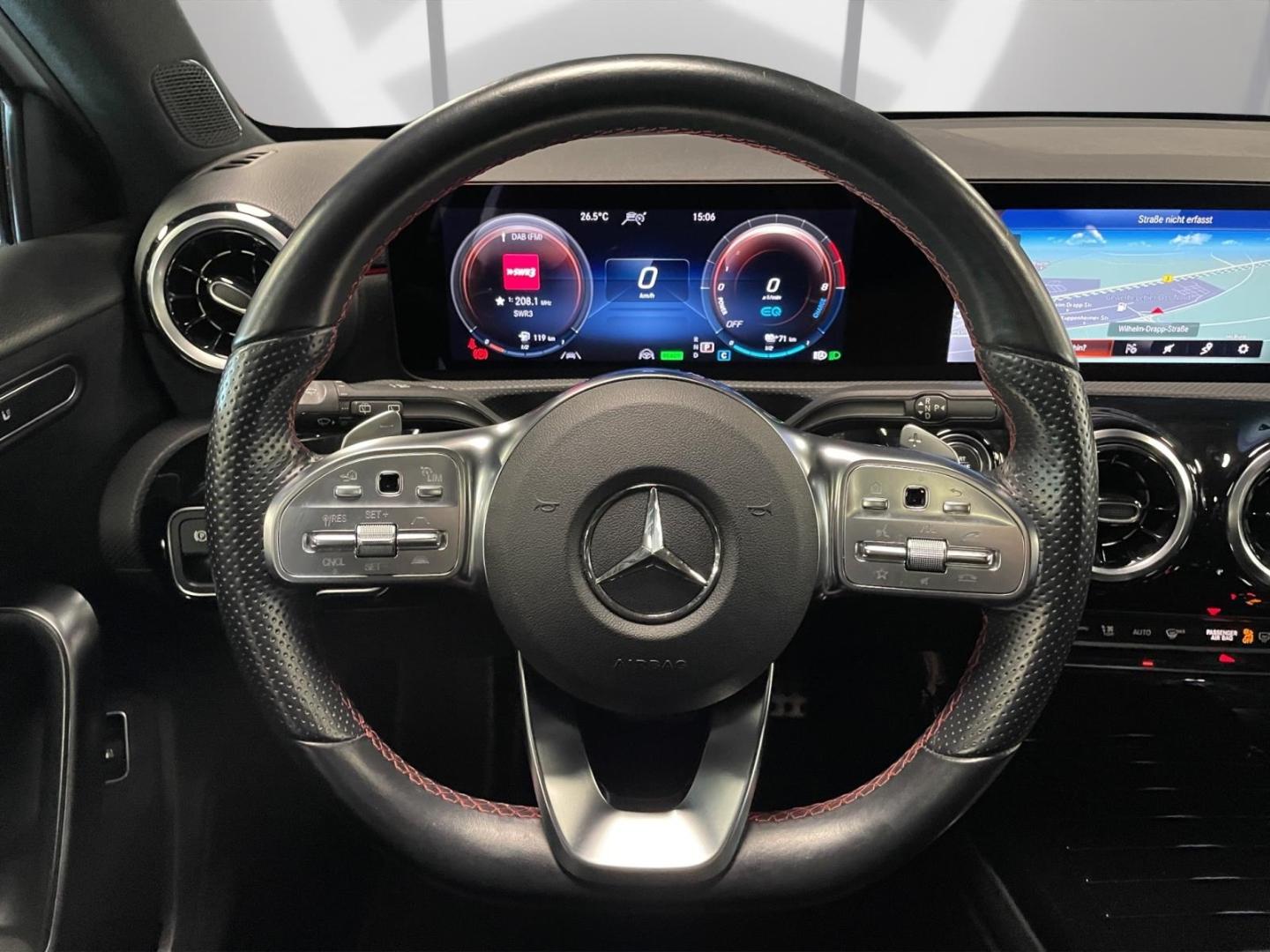 Mercedes-Benz A 250 e AMG*AHK*PANO*RFK*NAVI*LED