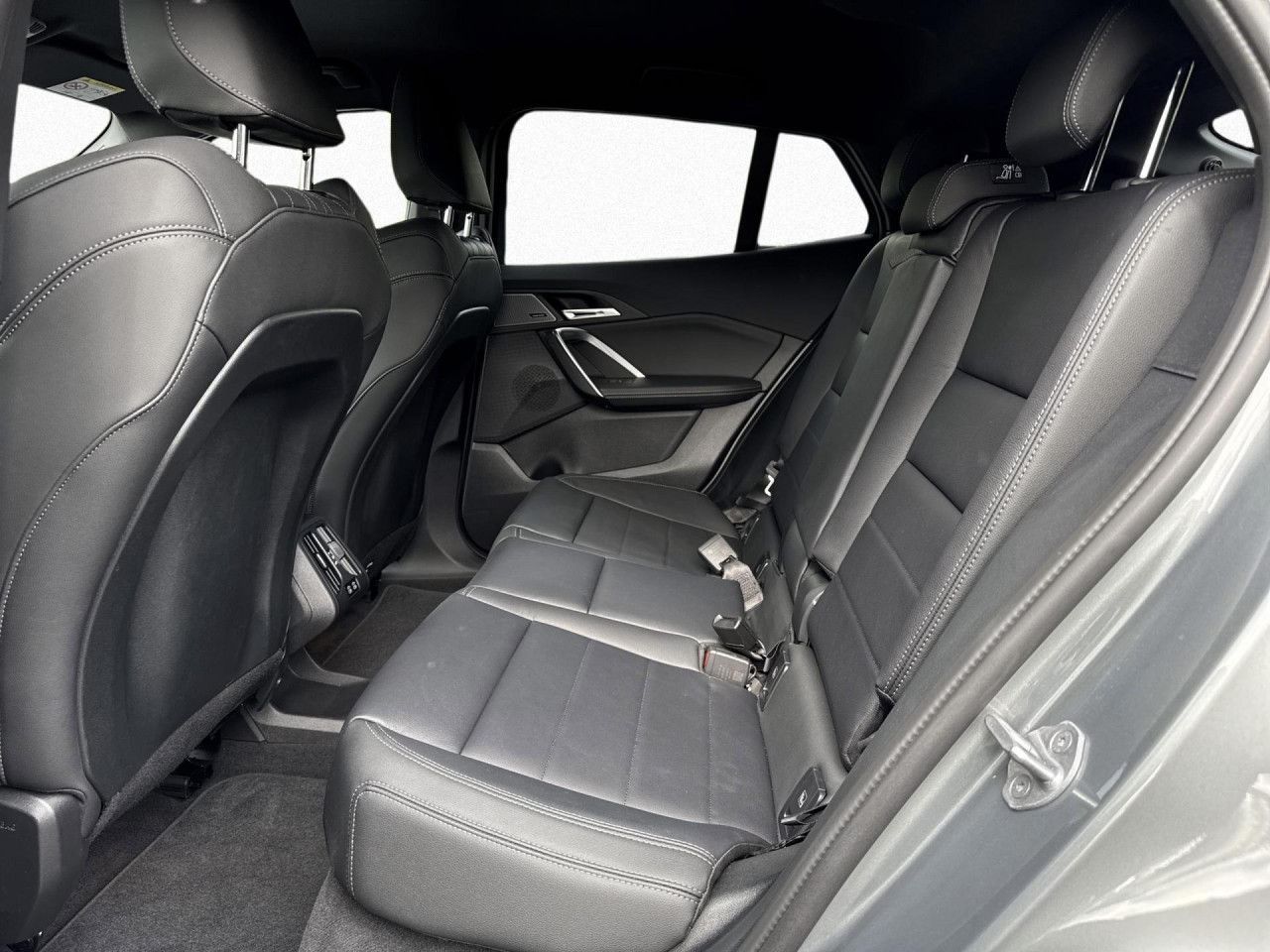 BMW iX2 - Bild 19