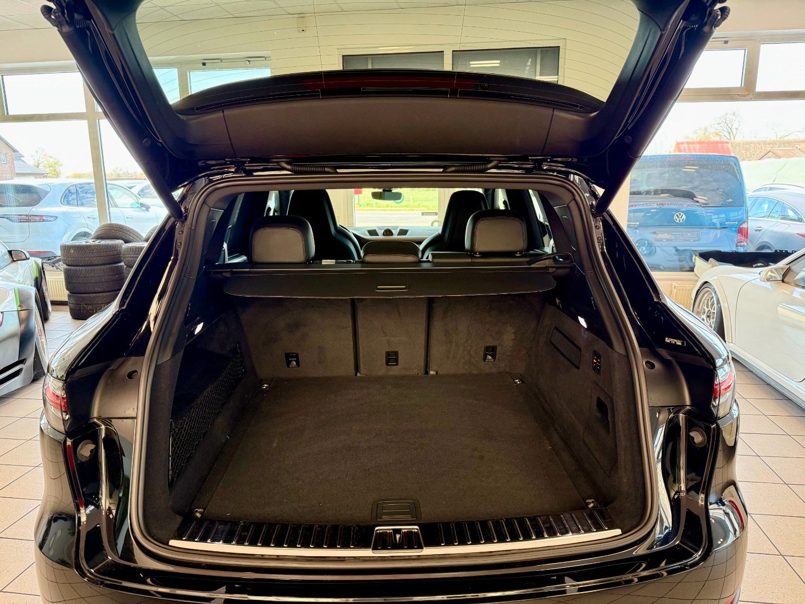 Fahrzeugabbildung Porsche Cayenne V6 Platinum Edition Luftfederung/AHK/21"