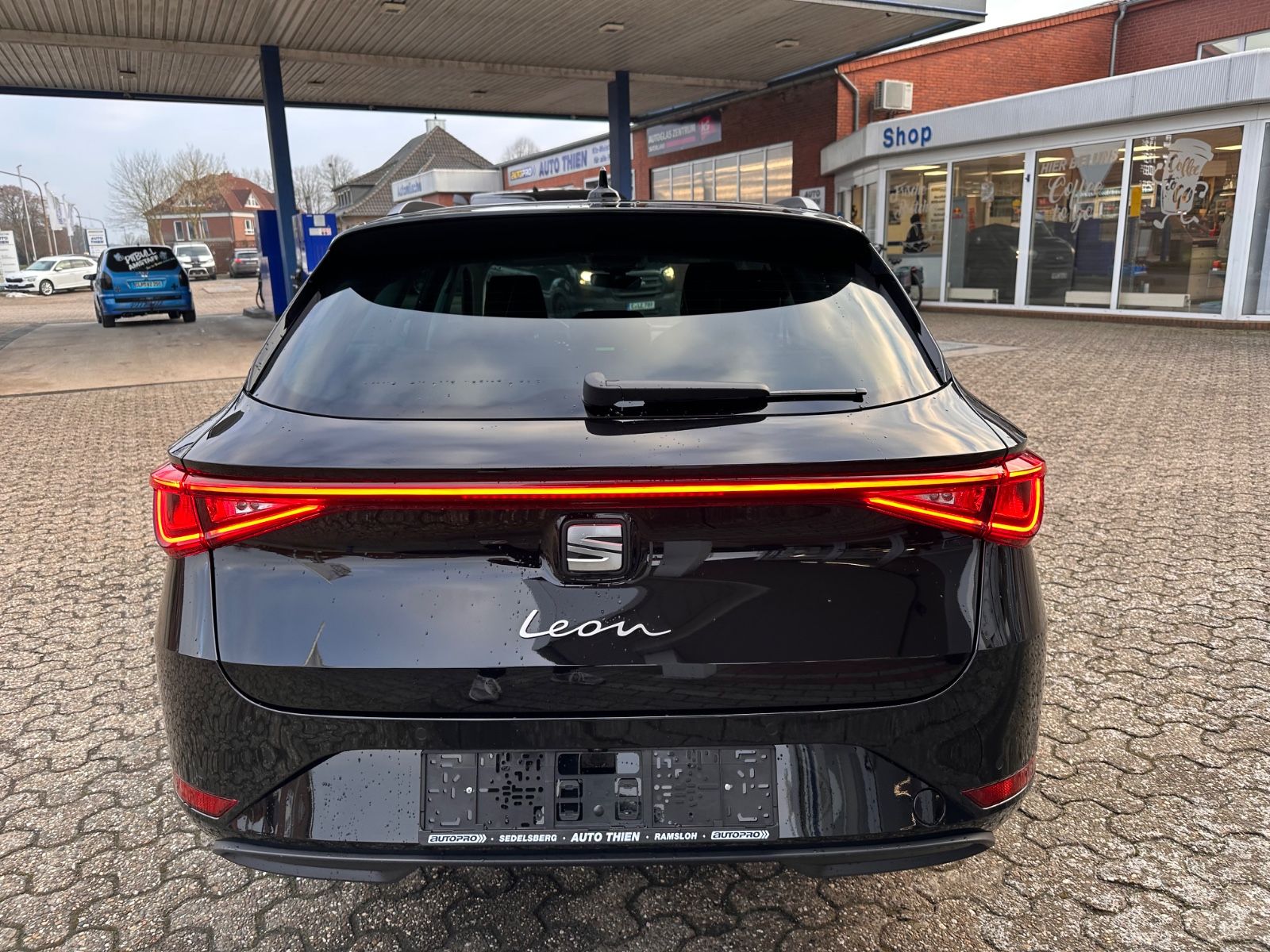 Fahrzeugabbildung SEAT Leon ST 1.5 eTSI Style DSG AHK/ACC/LED/SHZG/PDC