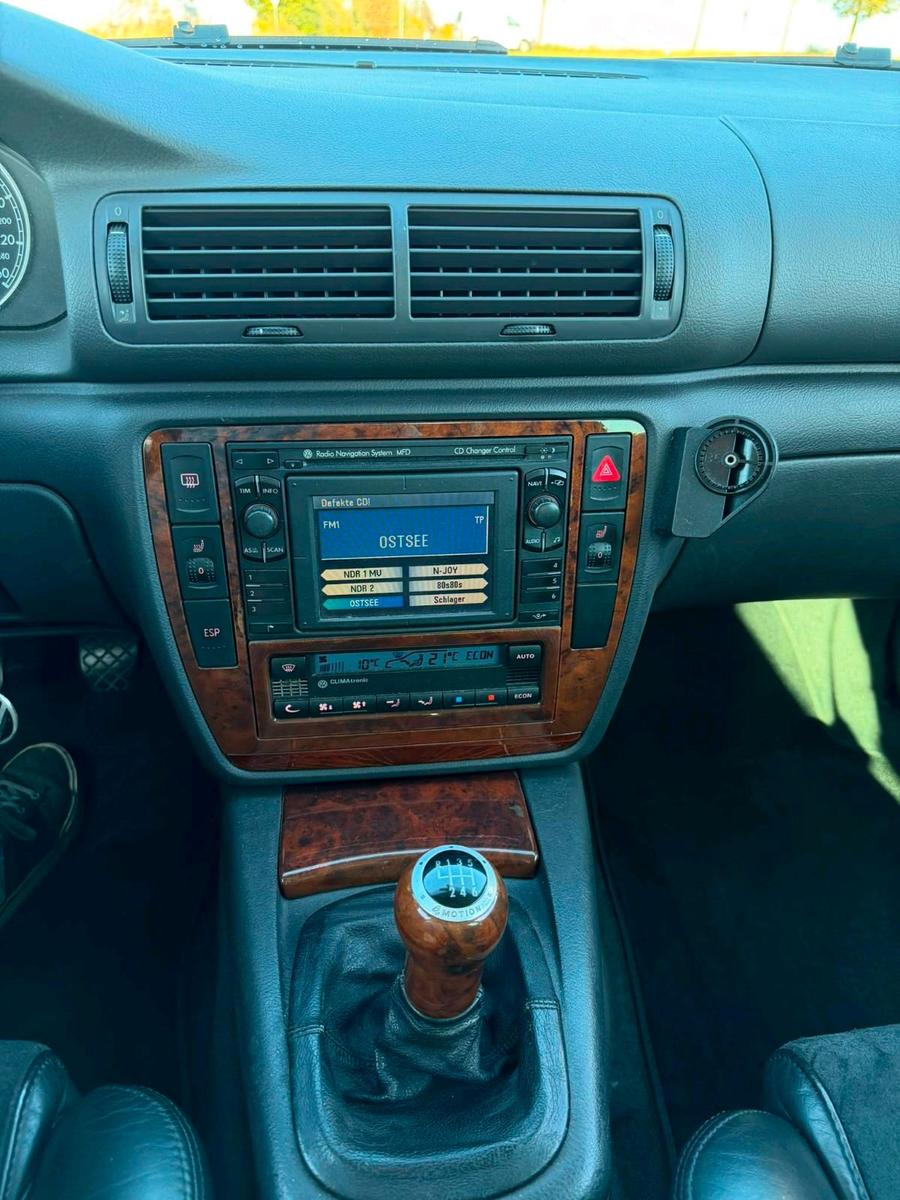 Volkswagen Passat 2004 — photo 15