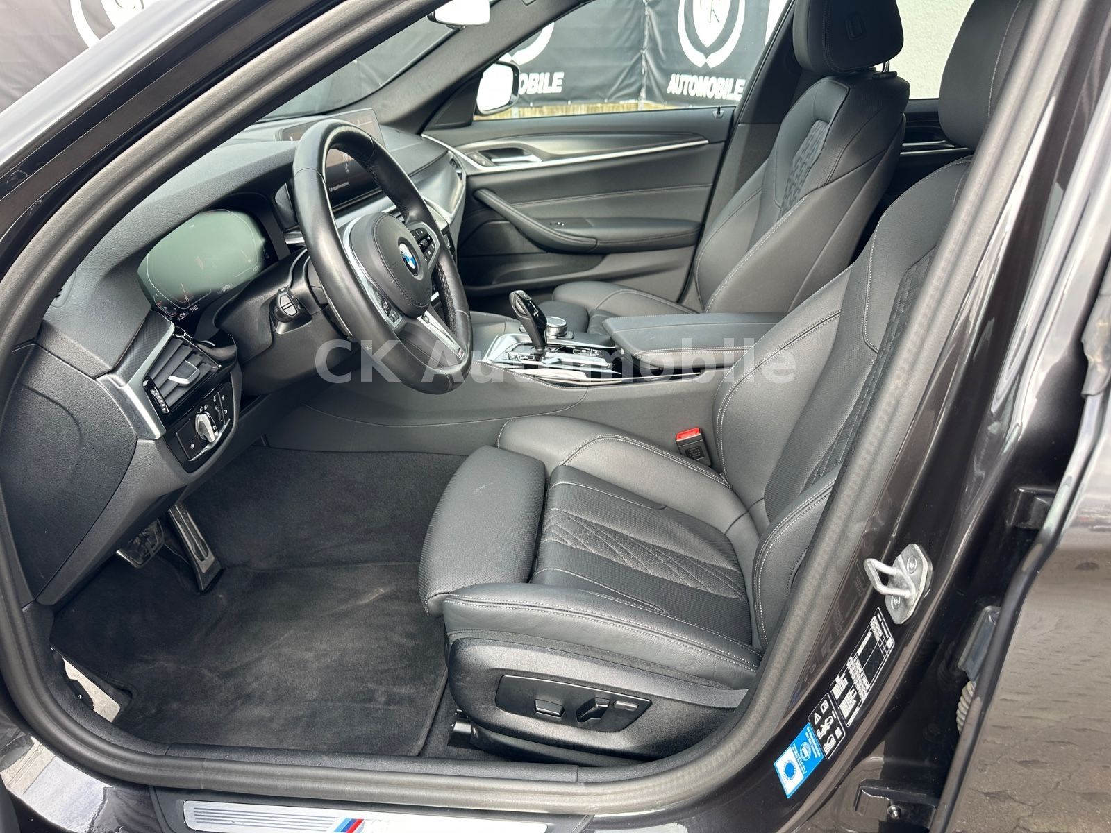 Fahrzeugabbildung BMW 520dxDrive Touring M-Sport/Laser/Head-Up/ACC/AHK