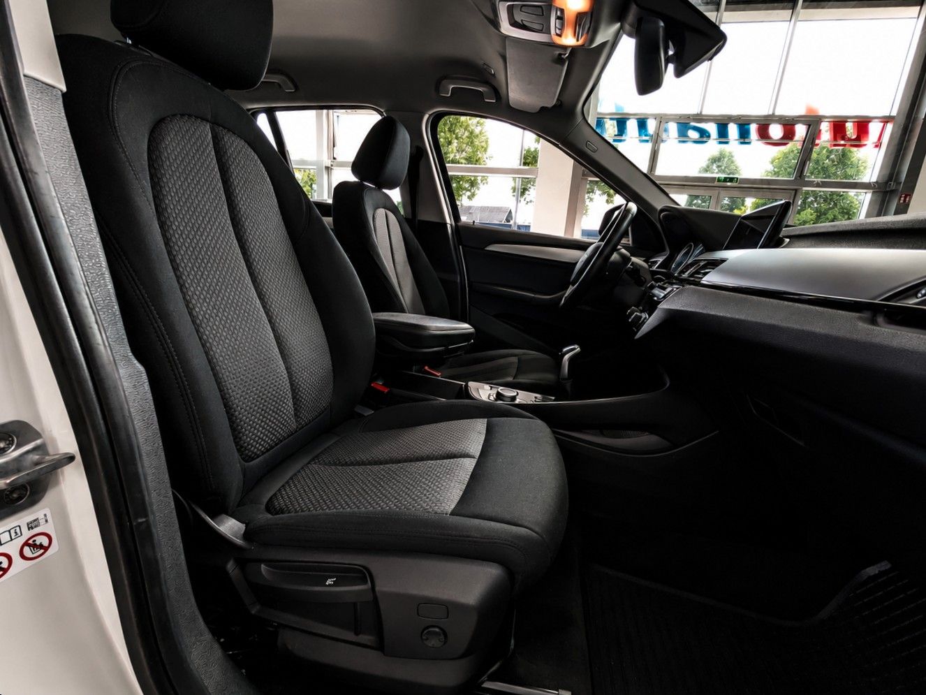 Fahrzeugabbildung BMW X1 18i LCI NAVI SHZ AHK PDC KLIMAAUT 8xALU