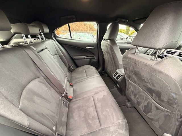 Lexus UX 250 h Launch Edition