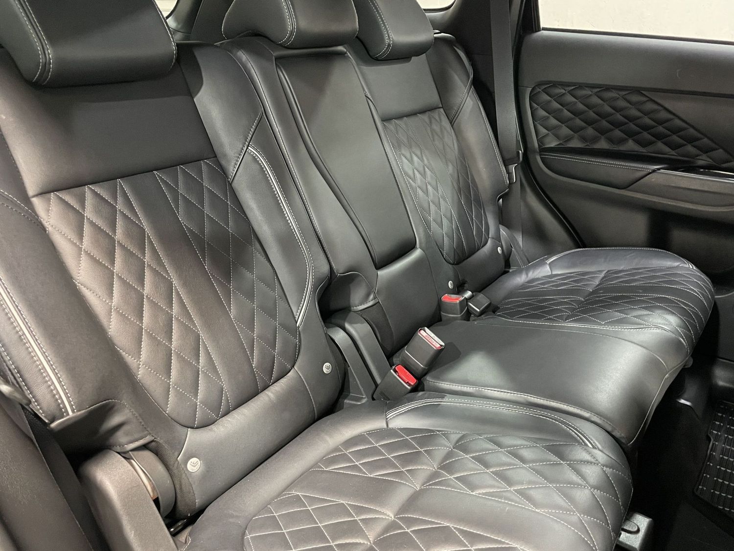 Fahrzeugabbildung Mitsubishi Outlander PHEV Top 4WD #Kamera#ACC#Bi-LED#Leder#
