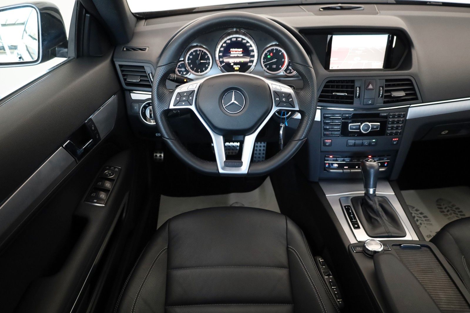 Fahrzeugabbildung Mercedes-Benz E 350 CDI Coupe BE AMG Line,Leder,Navi,Xenon